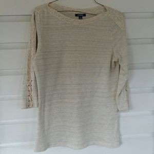 Quarter sleeve shirt